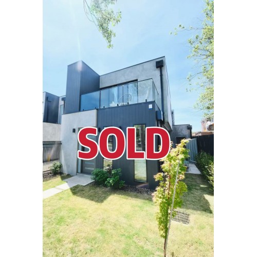 东南区Carnegie高档现代联排别墅！超级便利去往学校，公共交通，购物